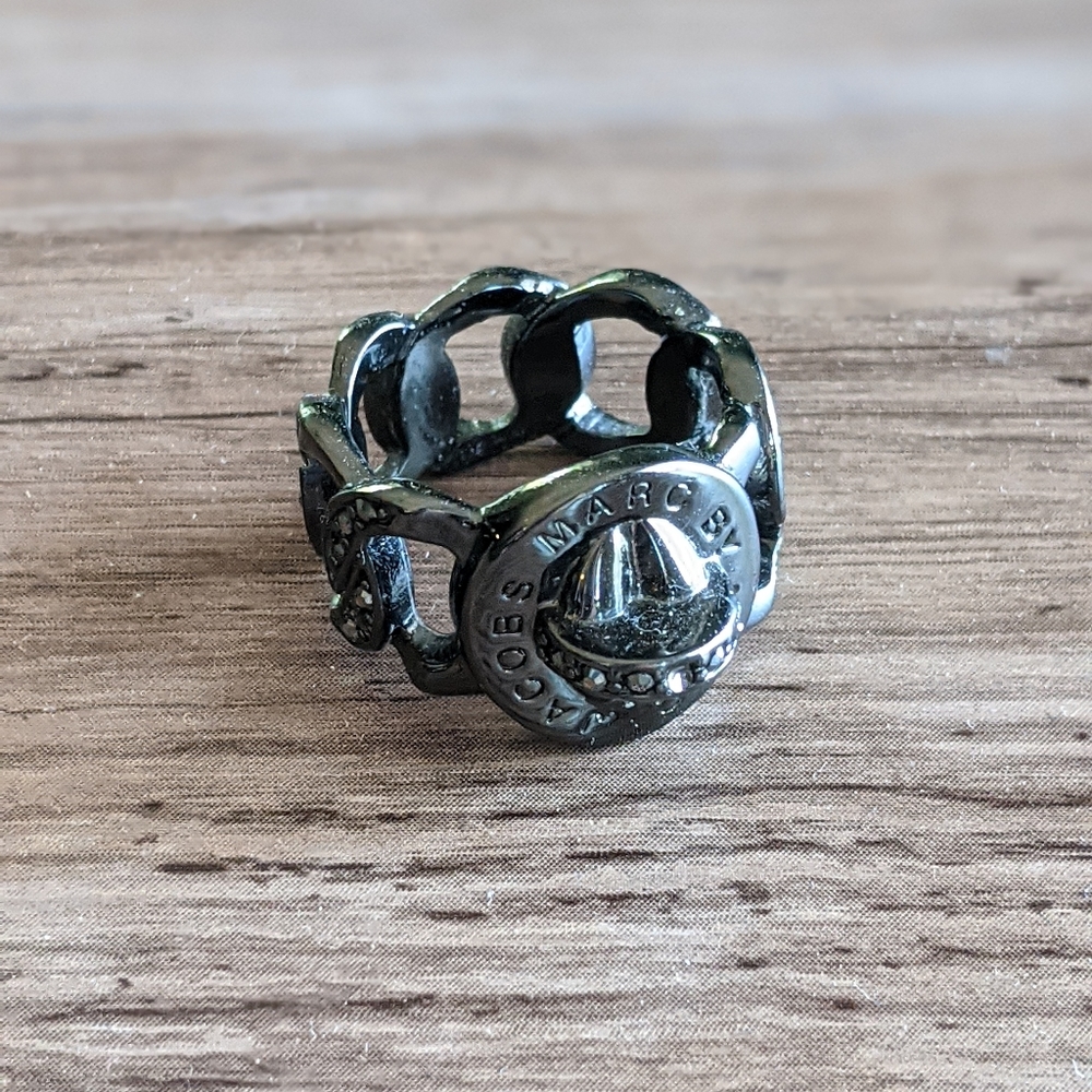 Marc by Marc Jacobs hematite turnlock ring